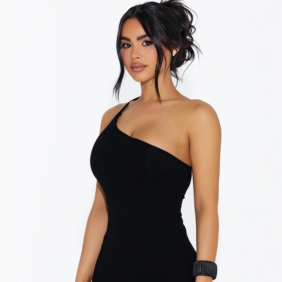 Naked Wardrobe The Ribbed Side Top in Black - Picture 2 of 4